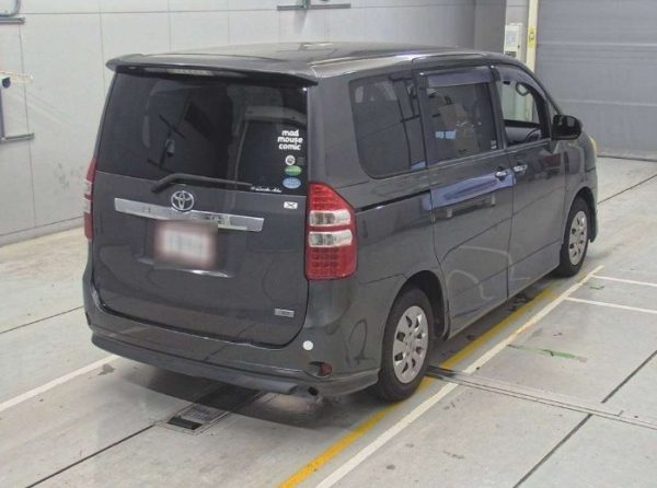 Toyota Noah Grey - Image 3