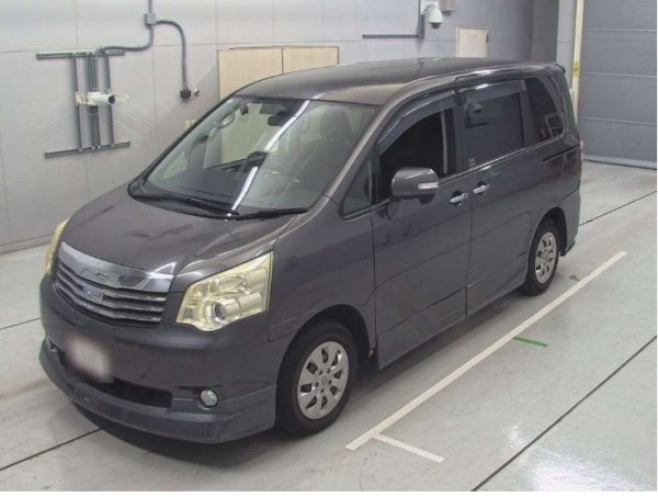 Toyota Noah Grey - Image 4