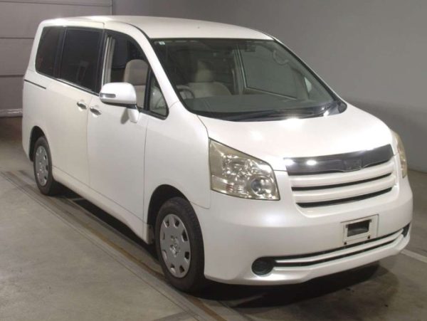 Toyota Noah Pearl White