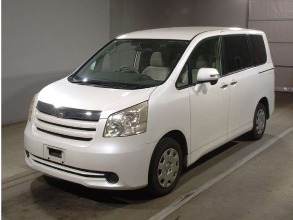 Toyota Noah Pearl White - Image 4
