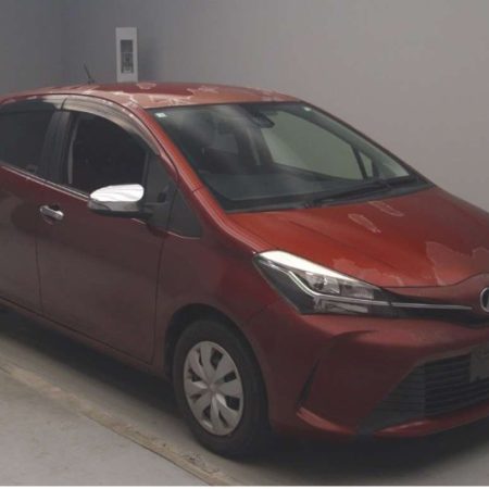 Toyota Vitz Maroon