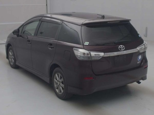 Toyota Wish Maroon - Image 2