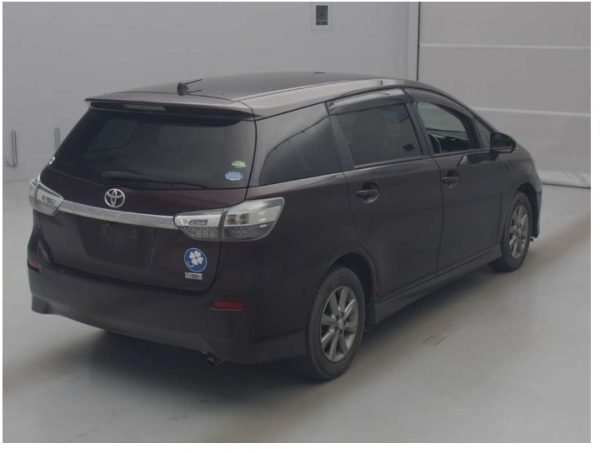 Toyota Wish Maroon - Image 4