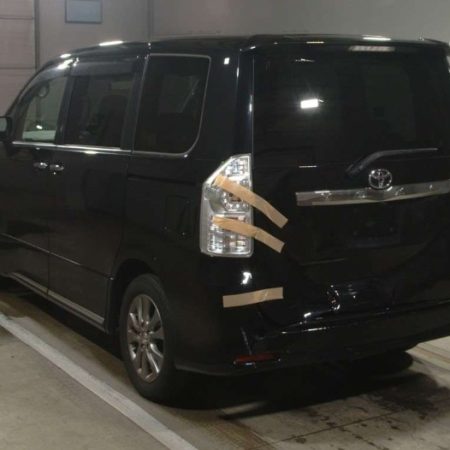 Toyota Voxy Black