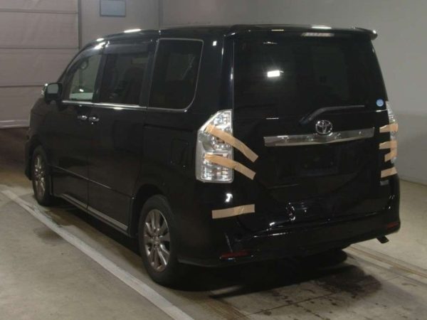Toyota Voxy Black