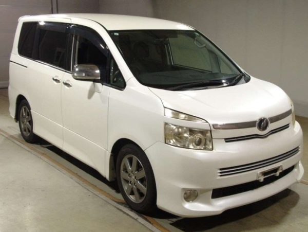 Toyota Voxy White