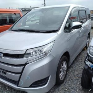 Toyota Noah Hybrid X